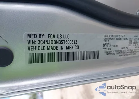 2025 Jeep Compass Latitude 4X4 z USA, uszkodzony, nr VIN 3C4NJDBN3ST600813